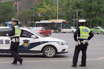春节交警下狠手轿车不允许有这3样物品最高罚5000