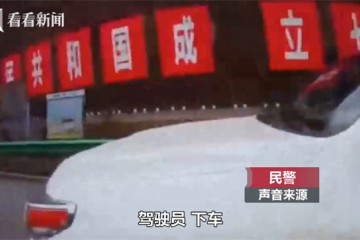 男人用字母贴车牌被发现后甩锅我女儿贴的