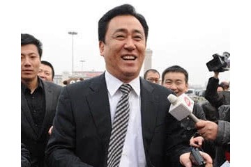 我国最有钱独爱捐款的男人一年捐40亿座驾普通人坐不起