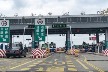 撤销省界收费站后通行费添加?官方收费规范未改